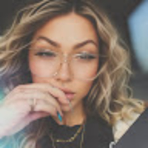 Meet your Posher, Jessica - Picture 1 of 1